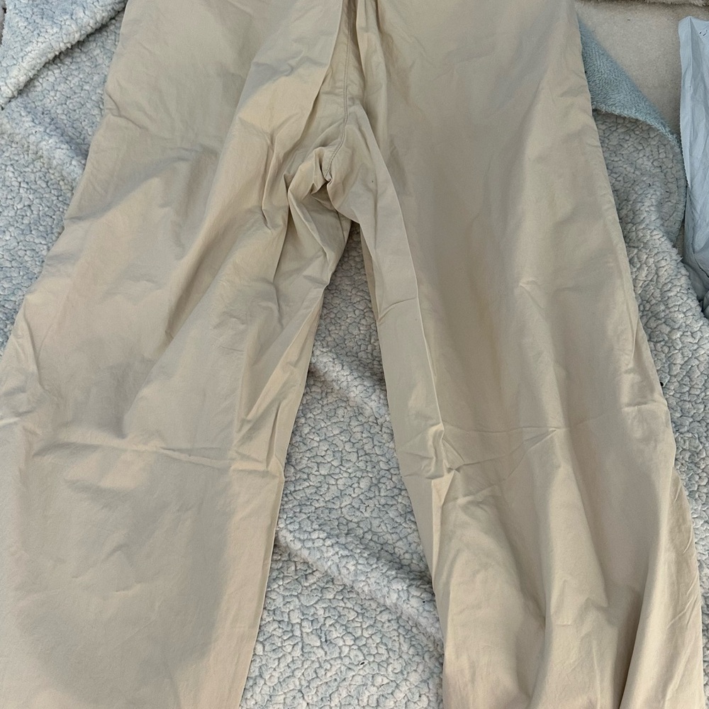 Adorable women’s Aeropostale parachute pants